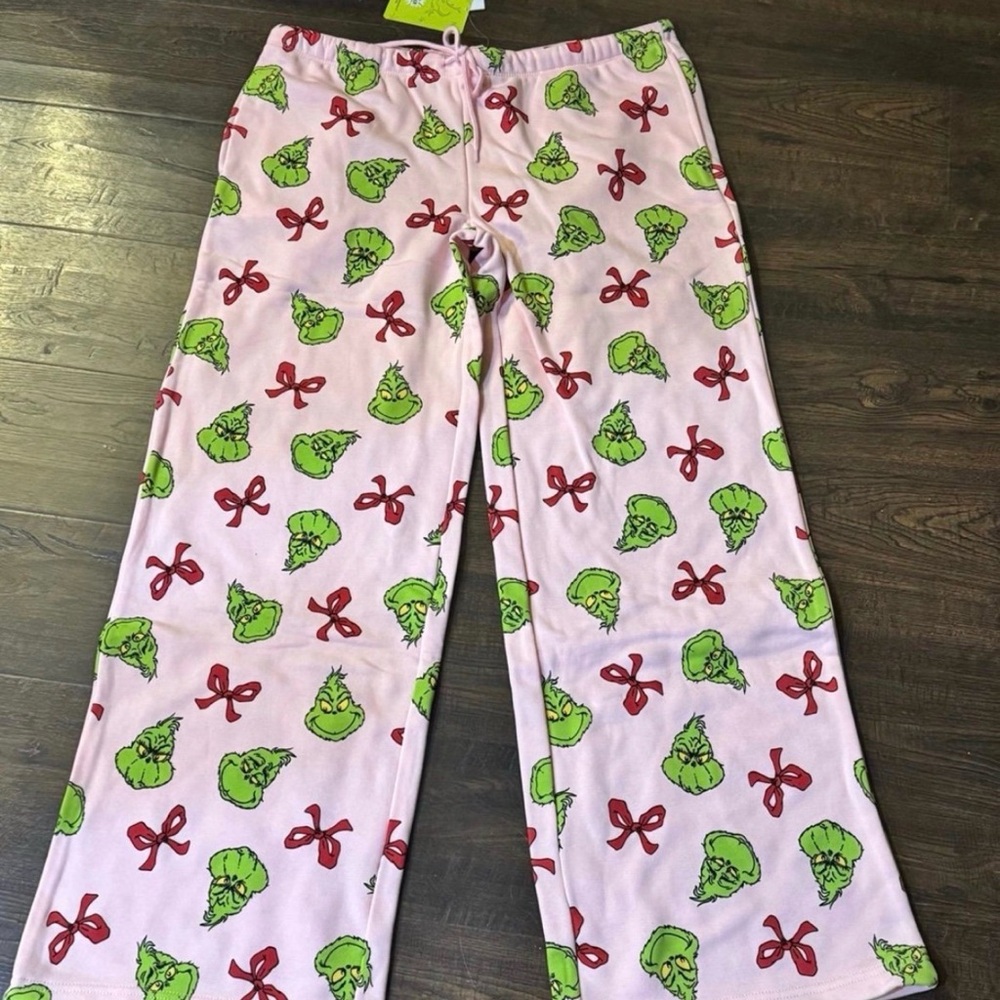 Women’s Pink bows Grinch sweatpants size Large
